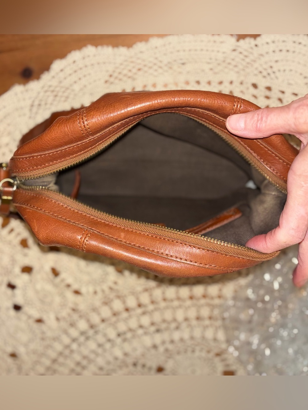 Madewell Glasgow Cognac Leather Crossbody Doctor's Bag - Picture 15 of 16